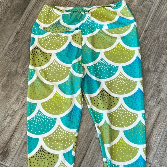 Ambrie OS Women’s Mermaid Scale‎ Leggings - Picture 3 of 7